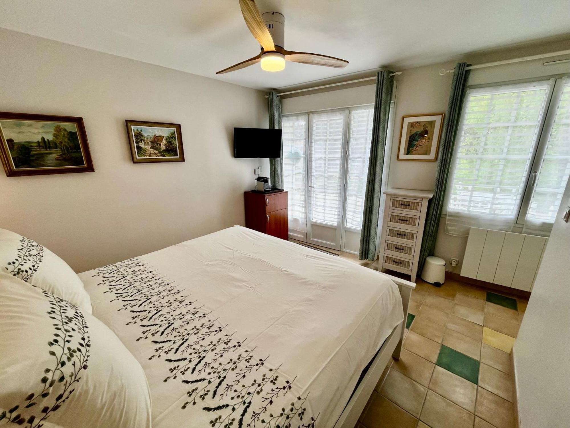 Sans Souci Bed And Breakfast Luxe Heated Pool And Restaurant Luzille Ngoại thất bức ảnh