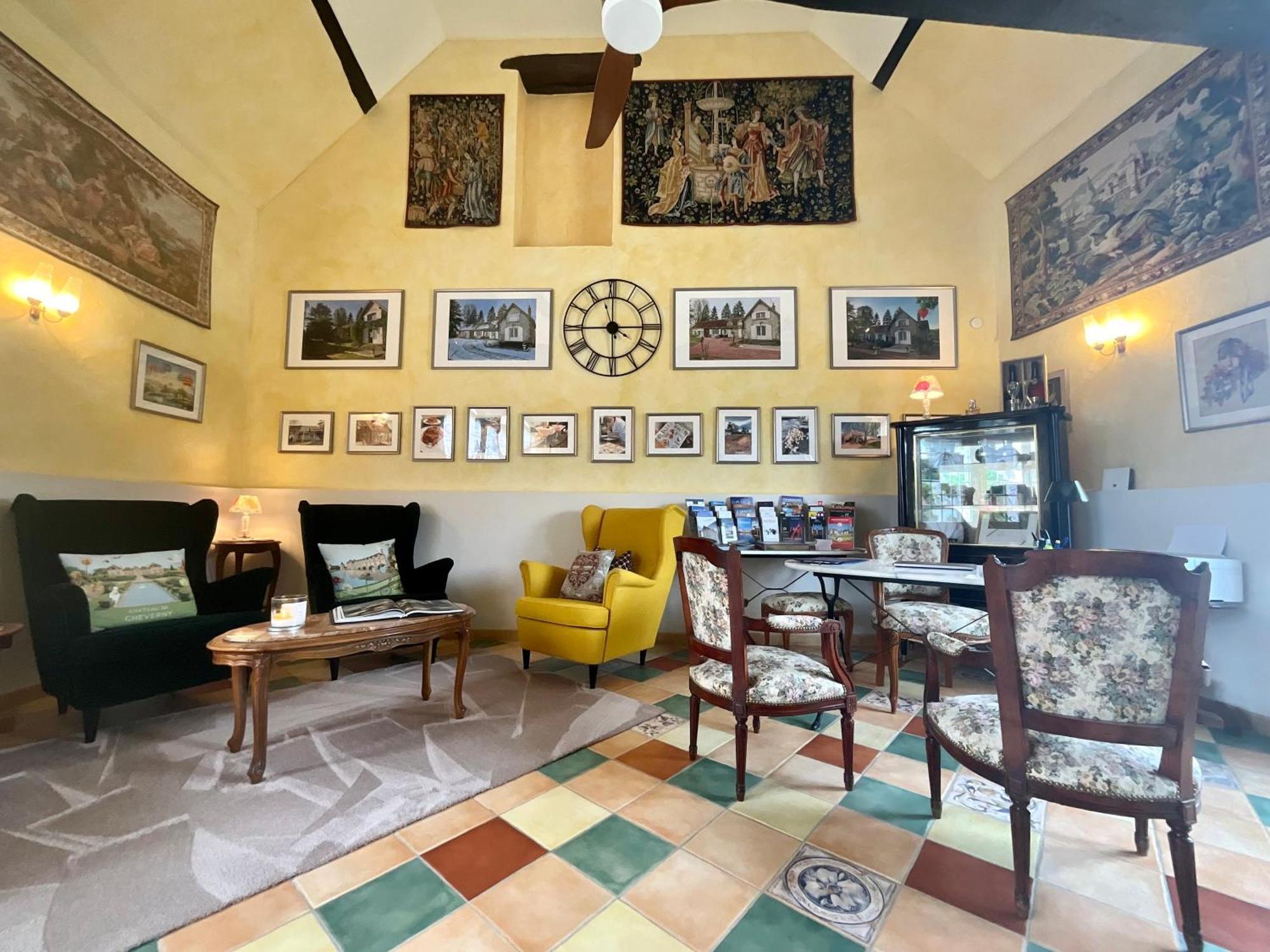 Sans Souci Bed And Breakfast Luxe Heated Pool And Restaurant Luzille Ngoại thất bức ảnh